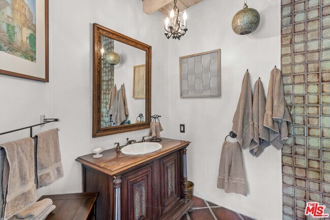 Building Photo - 2231 S Caliente Dr