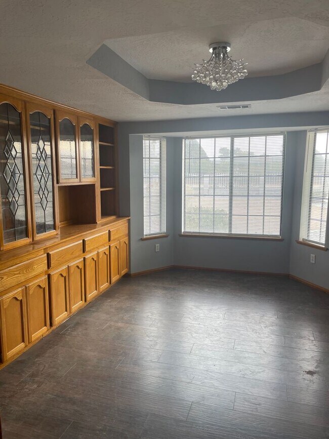Building Photo - COMING SOON! APPLE VALLEY DESERT KNOLLS 4 ...