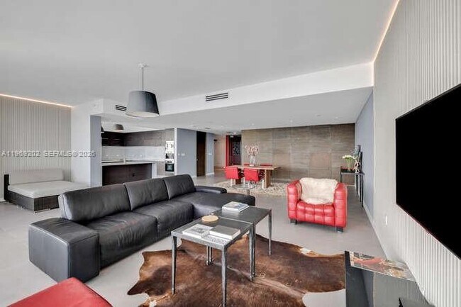 Building Photo - 900 Biscayne Blvd