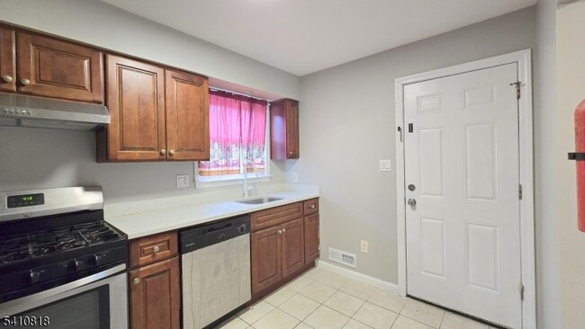 Building Photo - 62 Mercer Ave