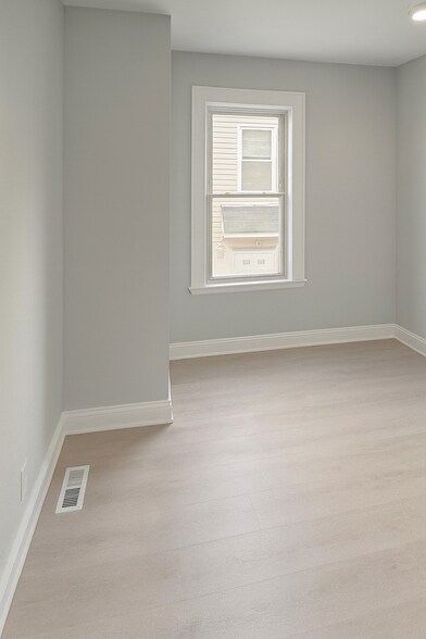 Building Photo - 55 Schley St
