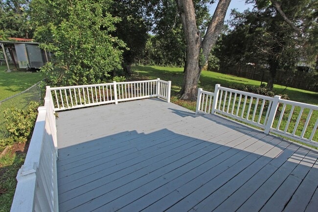 Building Photo - 934 Bluebird Rd