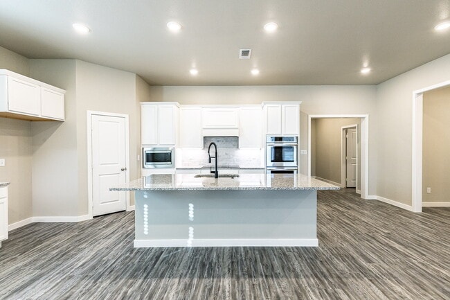 Building Photo - Beautiful 4 bed 3 bath home