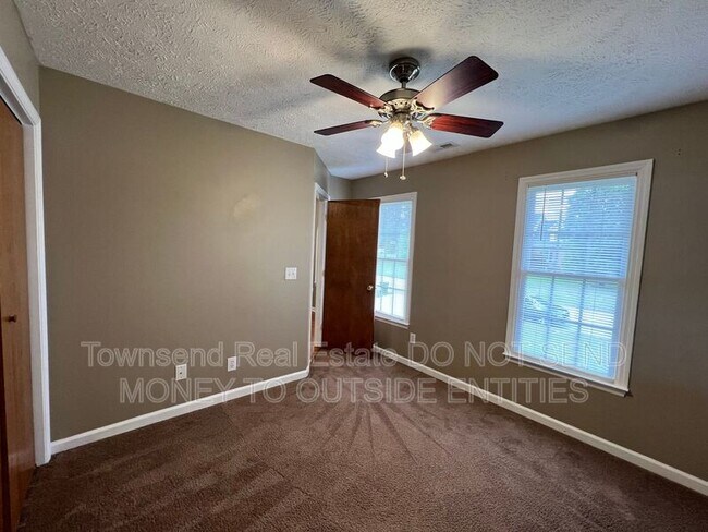 Building Photo - 155 Saunders Ct