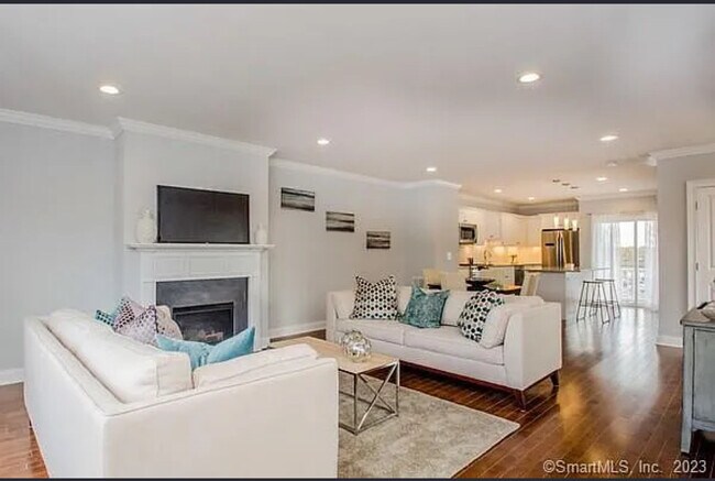 Building Photo - 777 N Main St