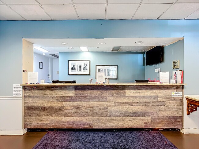 Building Photo - 4645 N Socrum Loop Rd