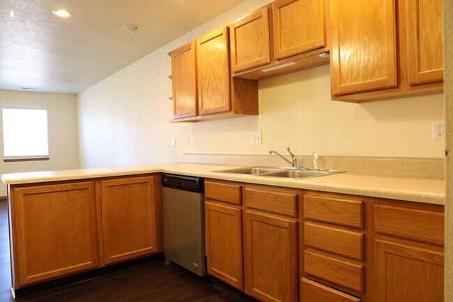 Building Photo - 22635 Hollow Oak Ln