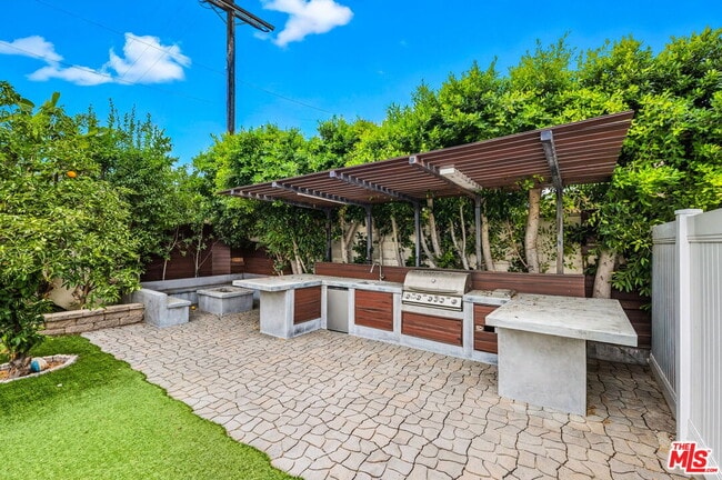 Building Photo - 6327 Babcock Ave