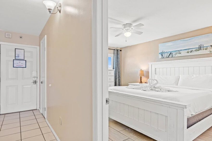 Building Photo - 8743 Thomas Dr