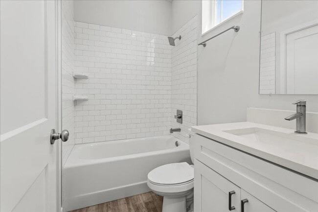 Building Photo - 516 SW 7th Pl