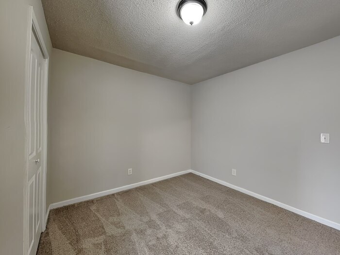 Building Photo - 4145 Riverbank Ct