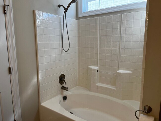 Building Photo - Don't miss this beautiful home in desirable Brice's Crossing
