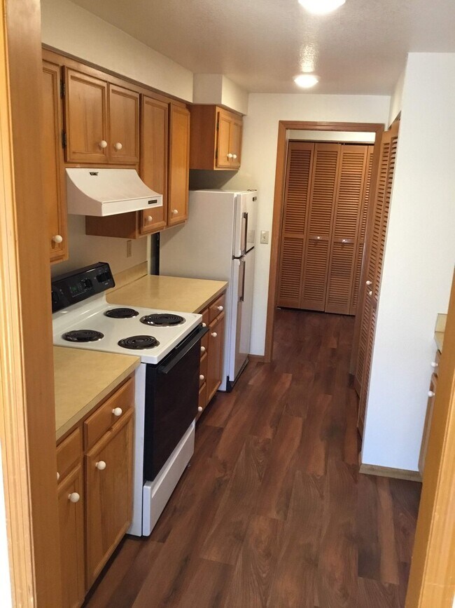 Building Photo - 2 Bedroom, 1 Bath Home in Cal Young Neighborhood
