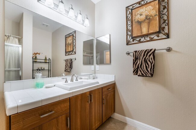 Building Photo - 3 Bedroom Furnished Condo in Spanish Palms