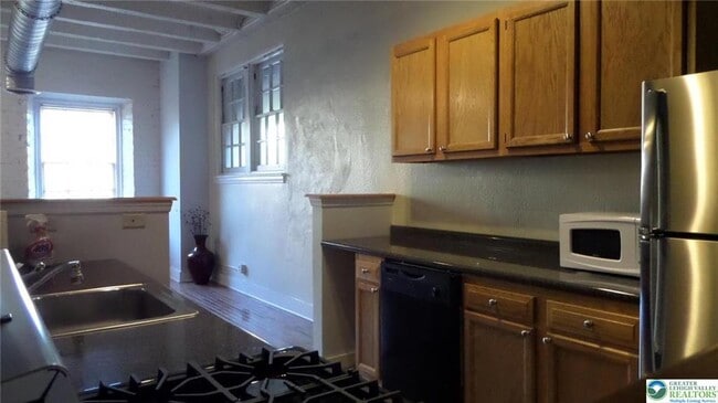 Building Photo - 143 S 4th St