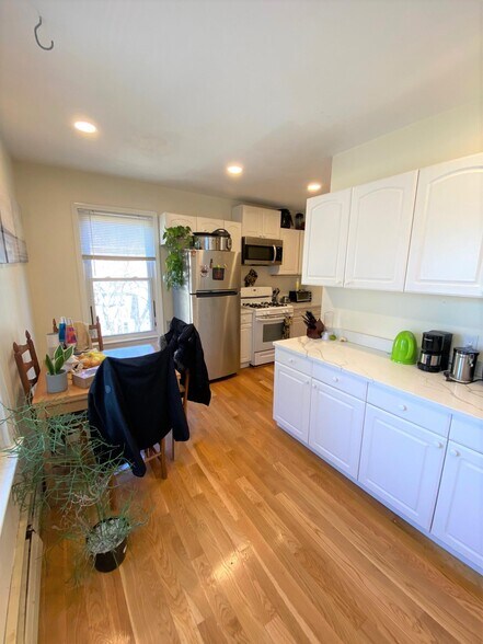 Building Photo - 359 Western Ave