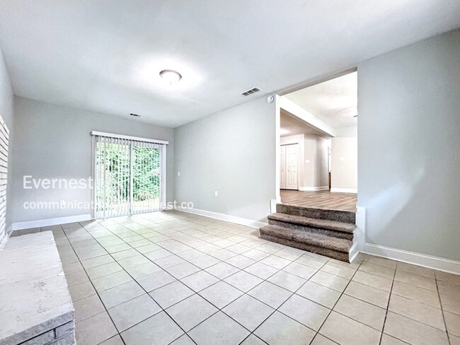 Building Photo - 7019 S Sweetwater Rd