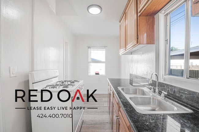 Building Photo - 12145 Pine St