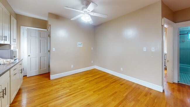 Building Photo - 298 Fellsway W