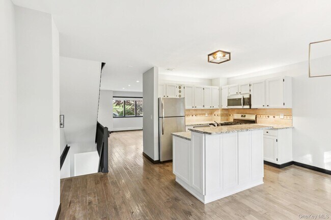 Building Photo - 6 Pheasant Walk