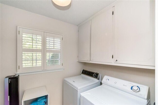 Building Photo - WELCOME TO GEORGETOWN CONDOMINIUMS IN SPRI...