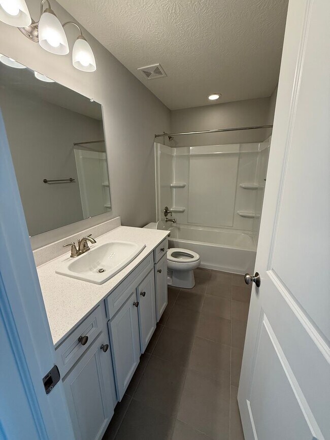 Building Photo - Stunning Westerville Condo with Loft | 2,086 Sq Ft | Garage | Move-In Ready