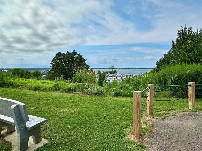 Building Photo - 808 W 2nd St