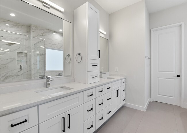 Building Photo - 2204 Lou Ellen Ln