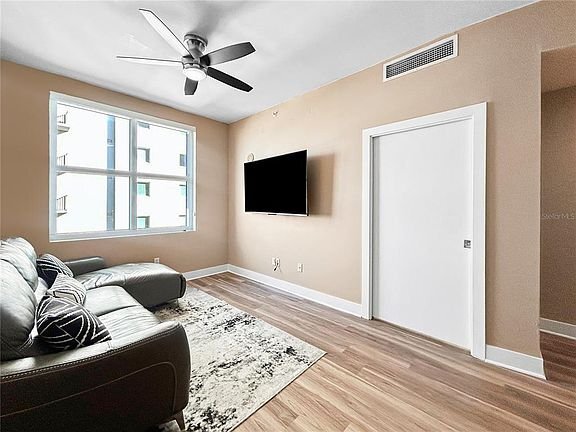 Building Photo - 1120 E Kennedy Blvd