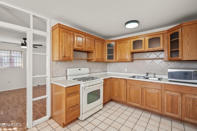 Building Photo - 255 Francis St