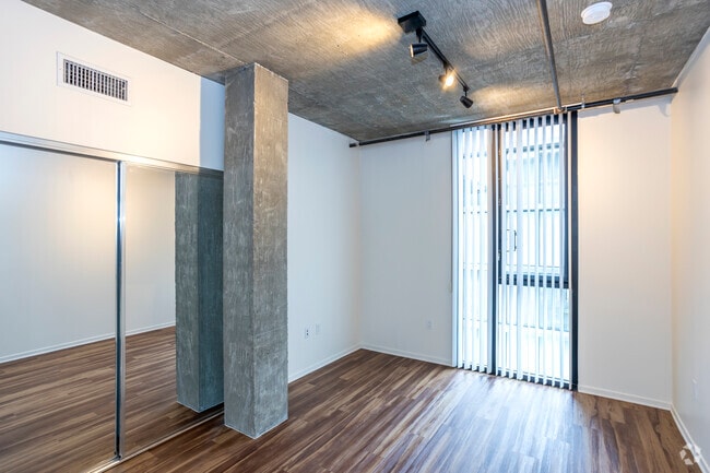 2BR-2BA, 1076SF - The Park