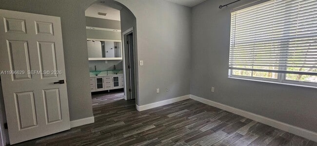 Building Photo - 3311 Merrick Ln