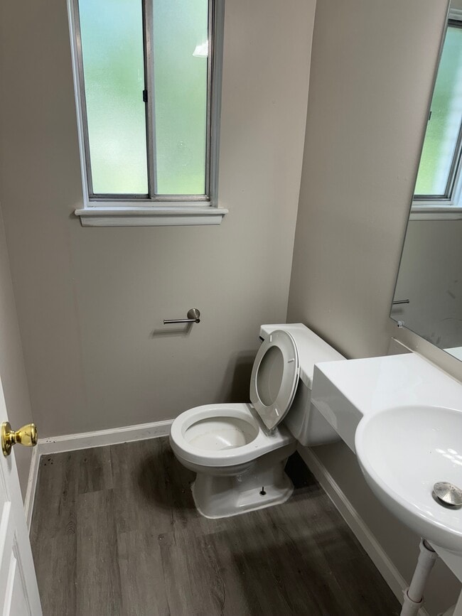 Building Photo - 105 S Christine Cir