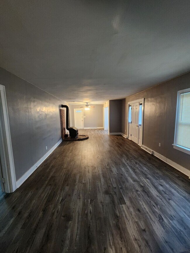 Building Photo - 612 S 8th St