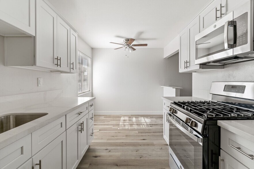 Building Photo - 1050 Gaviota Ave