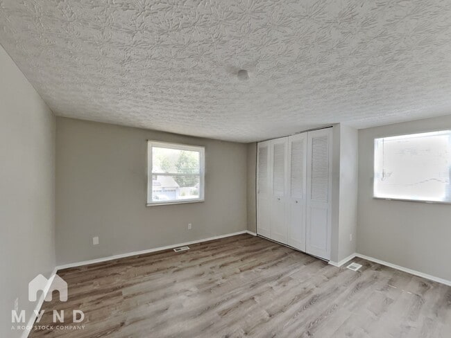 Building Photo - 1279 Glenview St