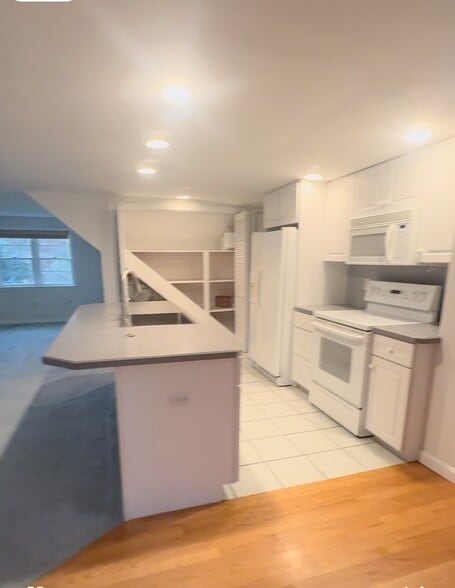 Building Photo - 94 Country Club Dr