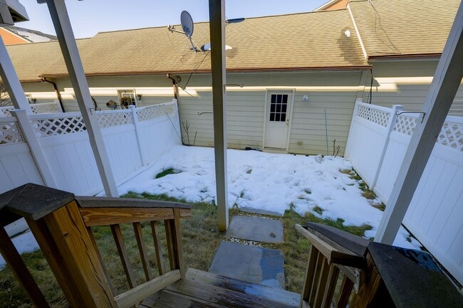 Building Photo - Luxury Living in the Villages of Urbana