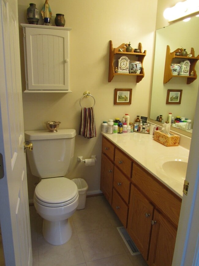 Building Photo - Lovely townhome in Forest Lakes South