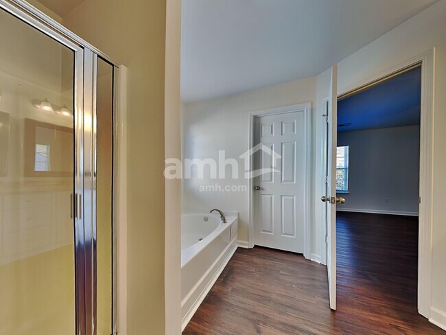 Building Photo - 7207 Tanners Creek Dr