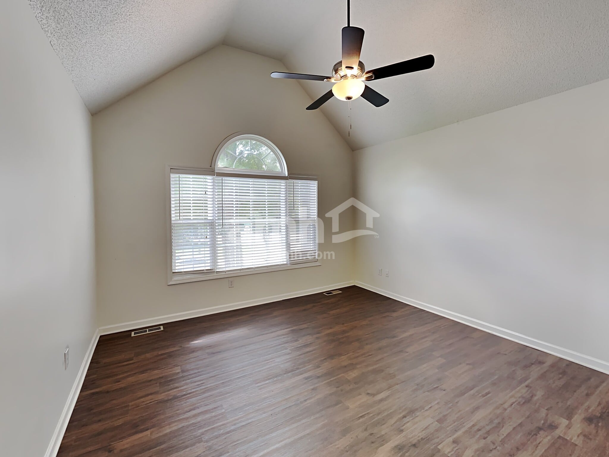 Building Photo - 5718 Graceland Dr
