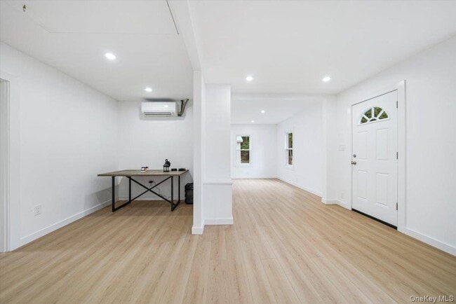 Building Photo - 15 Old Westbrookville Rd