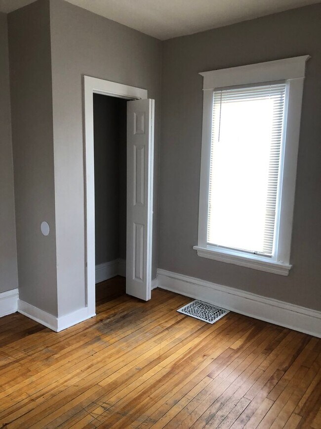 Building Photo - 3705 Chicago Ave