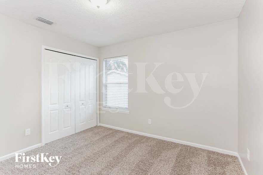 Building Photo - 2444 Bentwater Dr W