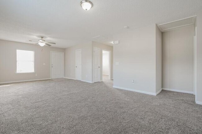 Building Photo - 402 Wincrest Ln