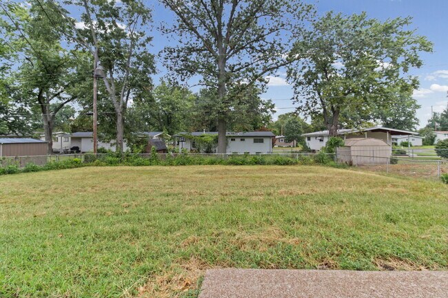 Building Photo - 2615 Flamingo Dr