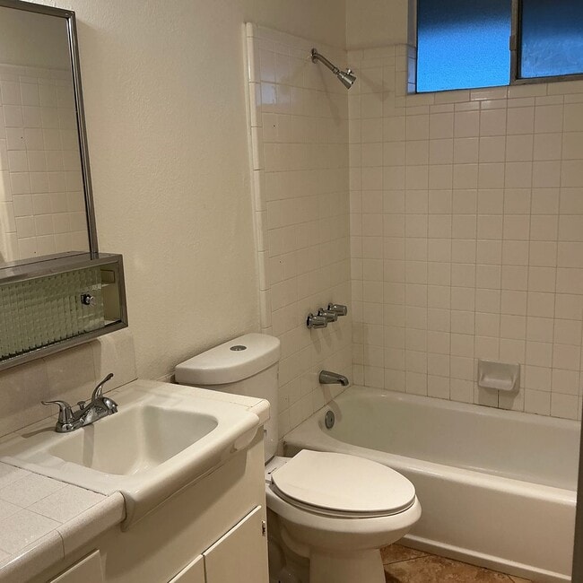 Building Photo - Washington (1004-1008)