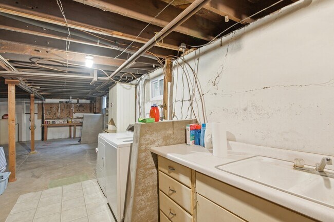 Building Photo - 303 Westwood Ave