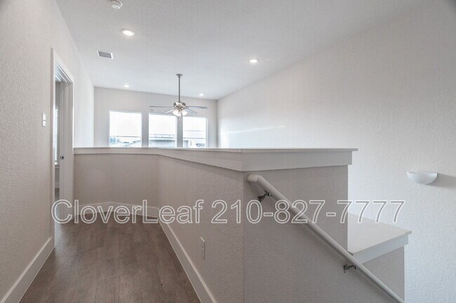 Building Photo - 272 Sapphire Dr