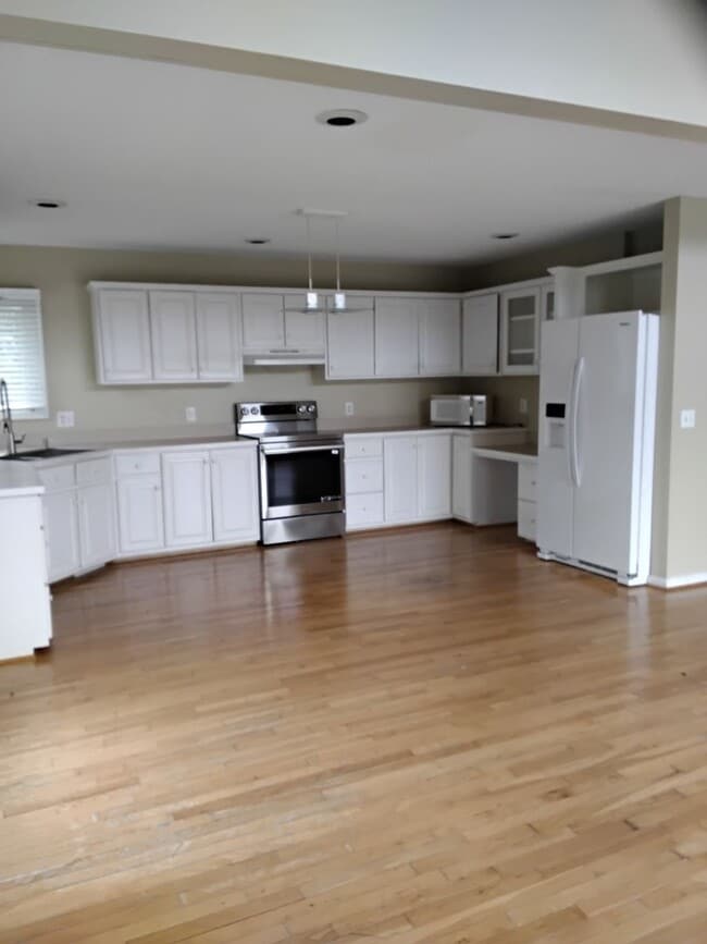 Building Photo - Emerald Isle Gated Community